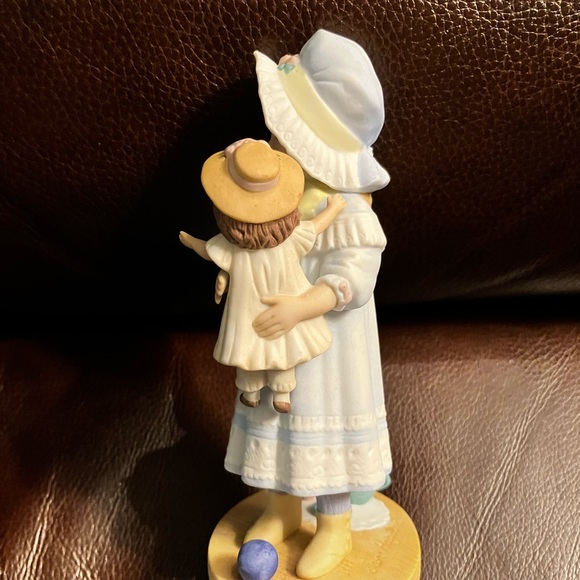 DAN HAGHARA “CIDNEY” FIGURINE with doll  #716/15000 - Picture 7 of 7